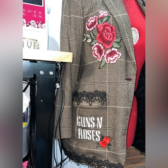 Guns and roses inspired blazer - Picture 6 of 6